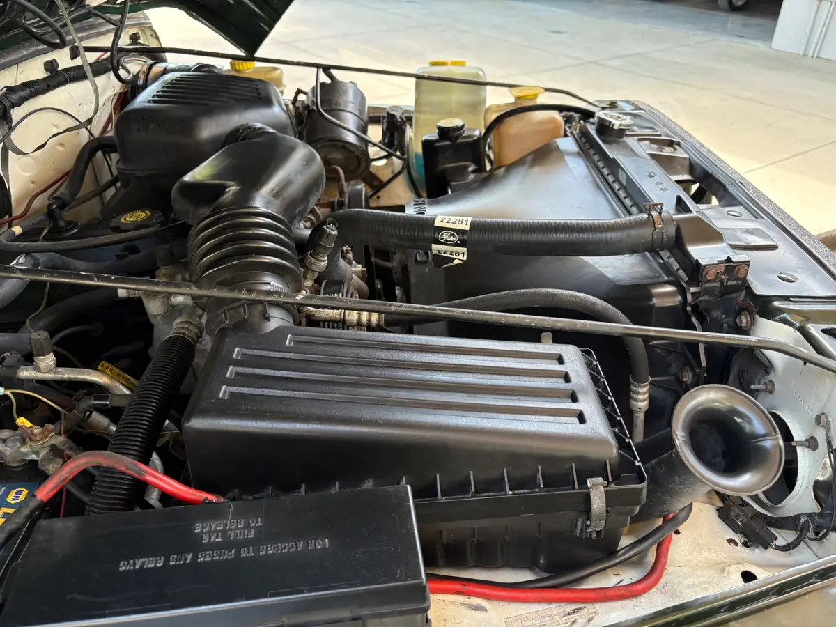 Vehicle photo 27