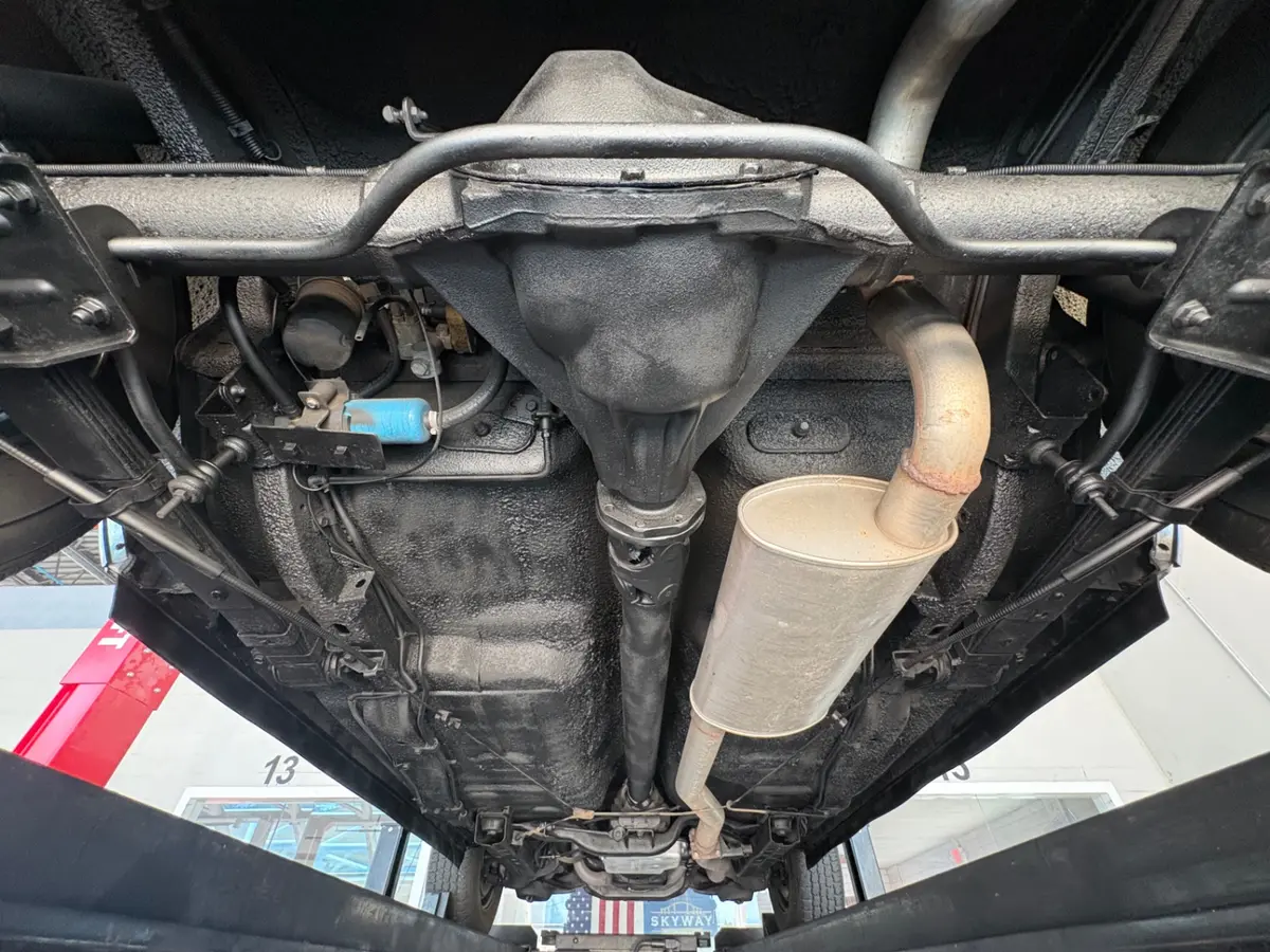 Vehicle photo 52
