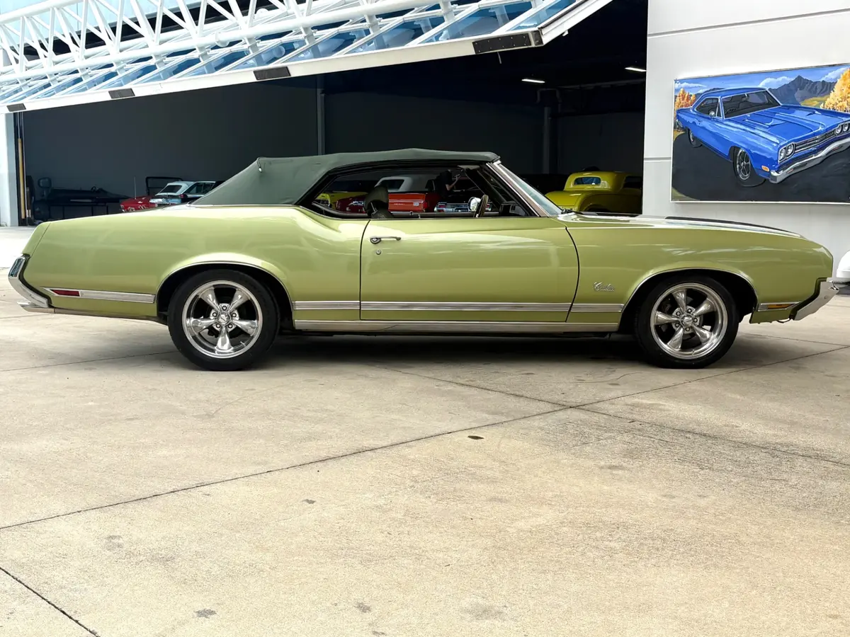 Vehicle photo 22