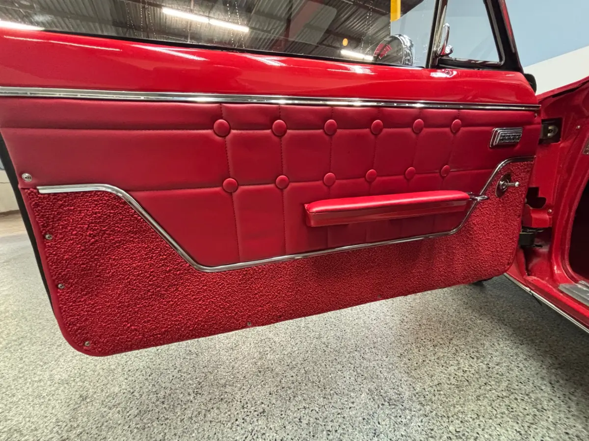 Vehicle photo 20