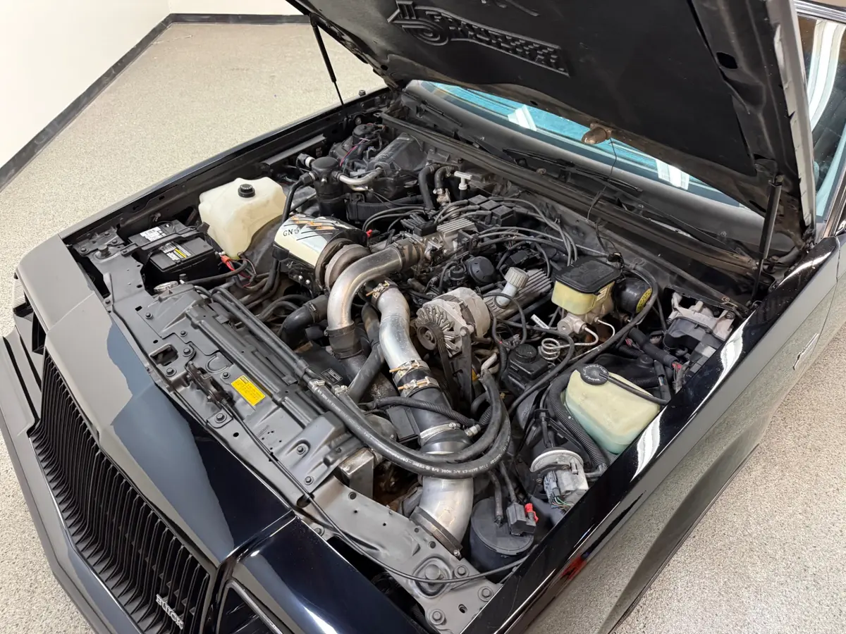 Vehicle photo 13
