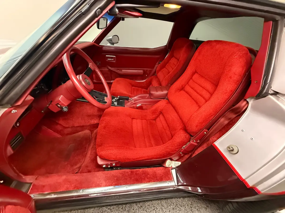 Vehicle photo 22
