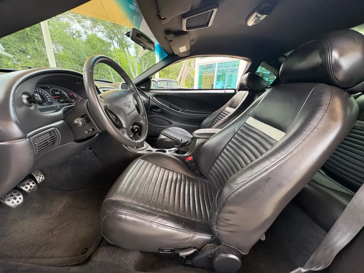 Vehicle photo 32