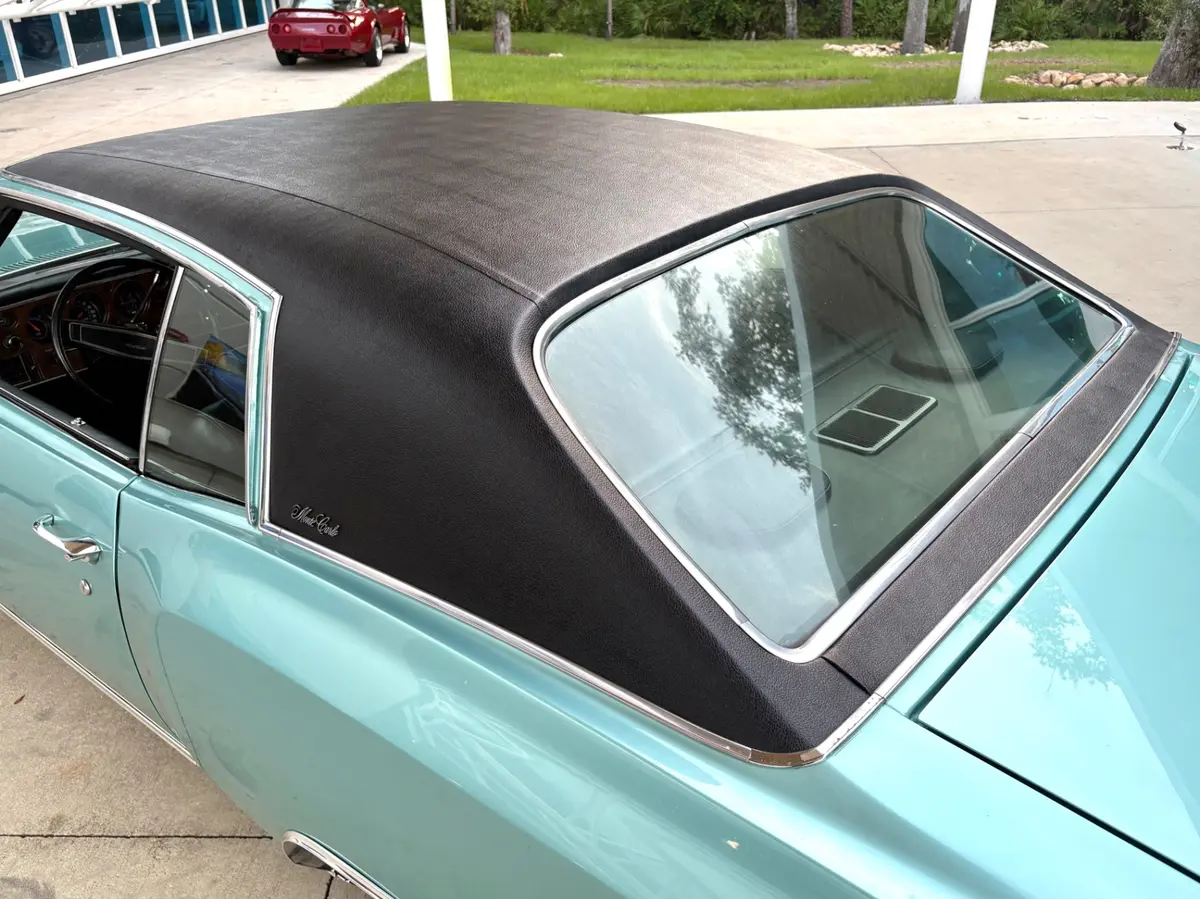 Vehicle photo 12