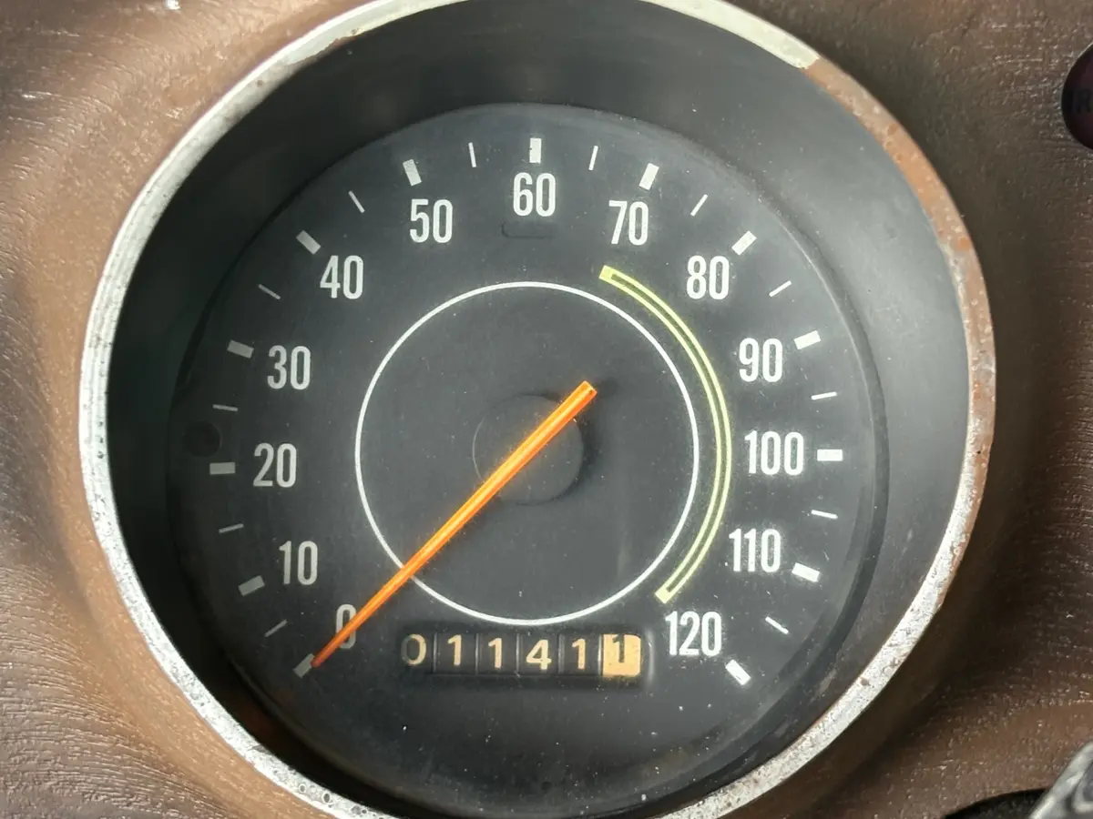 Vehicle photo 23