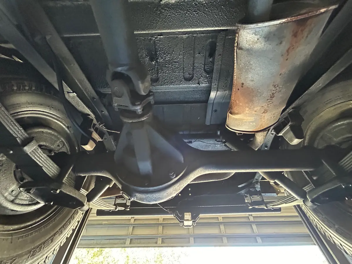 Vehicle photo 38