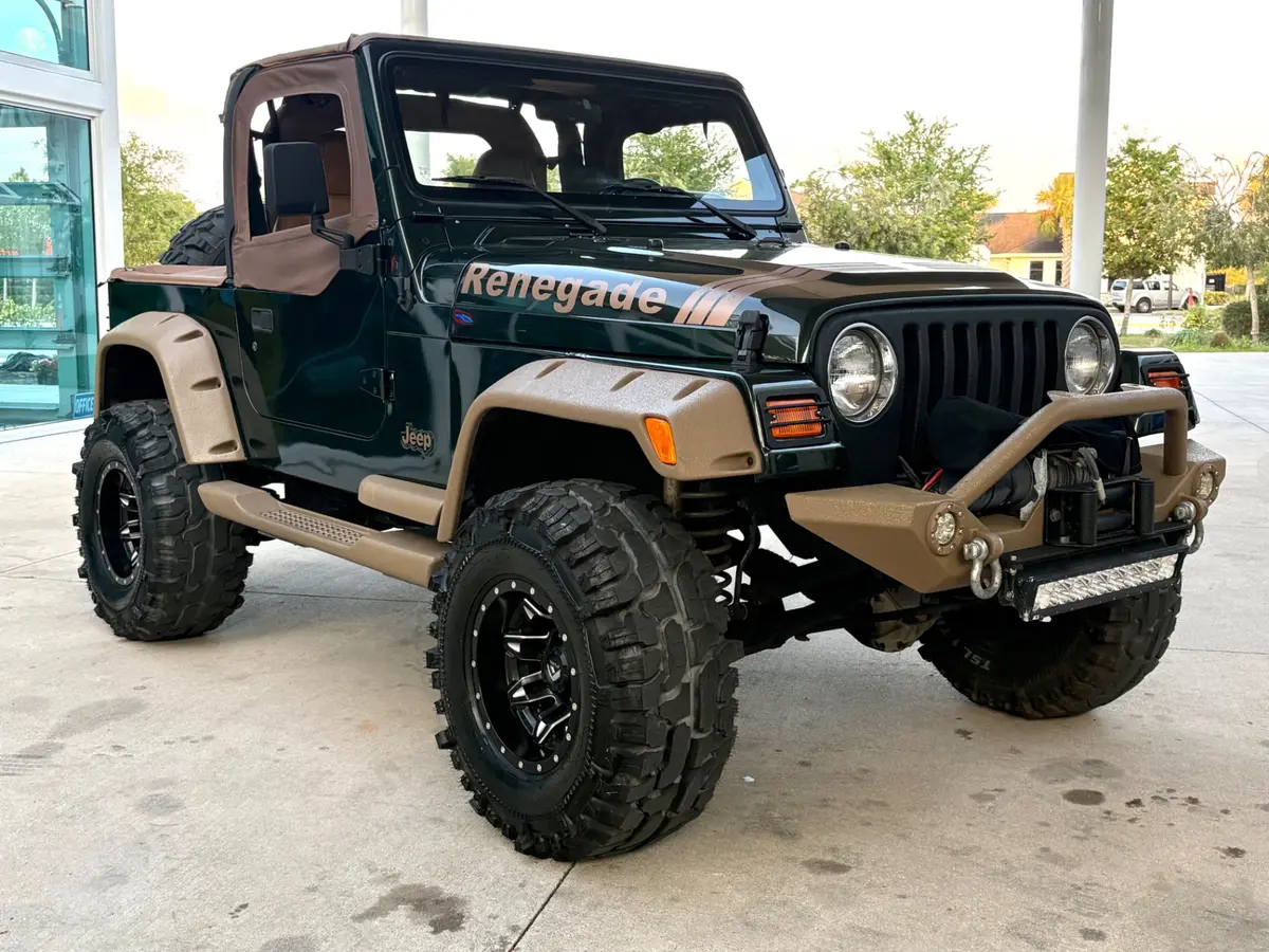 Vehicle photo 3