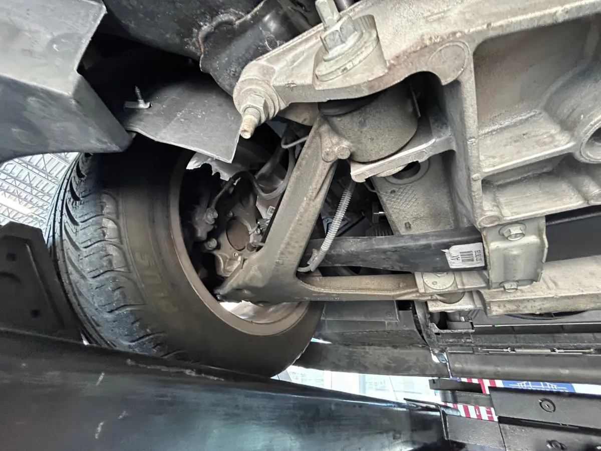 Vehicle photo 48