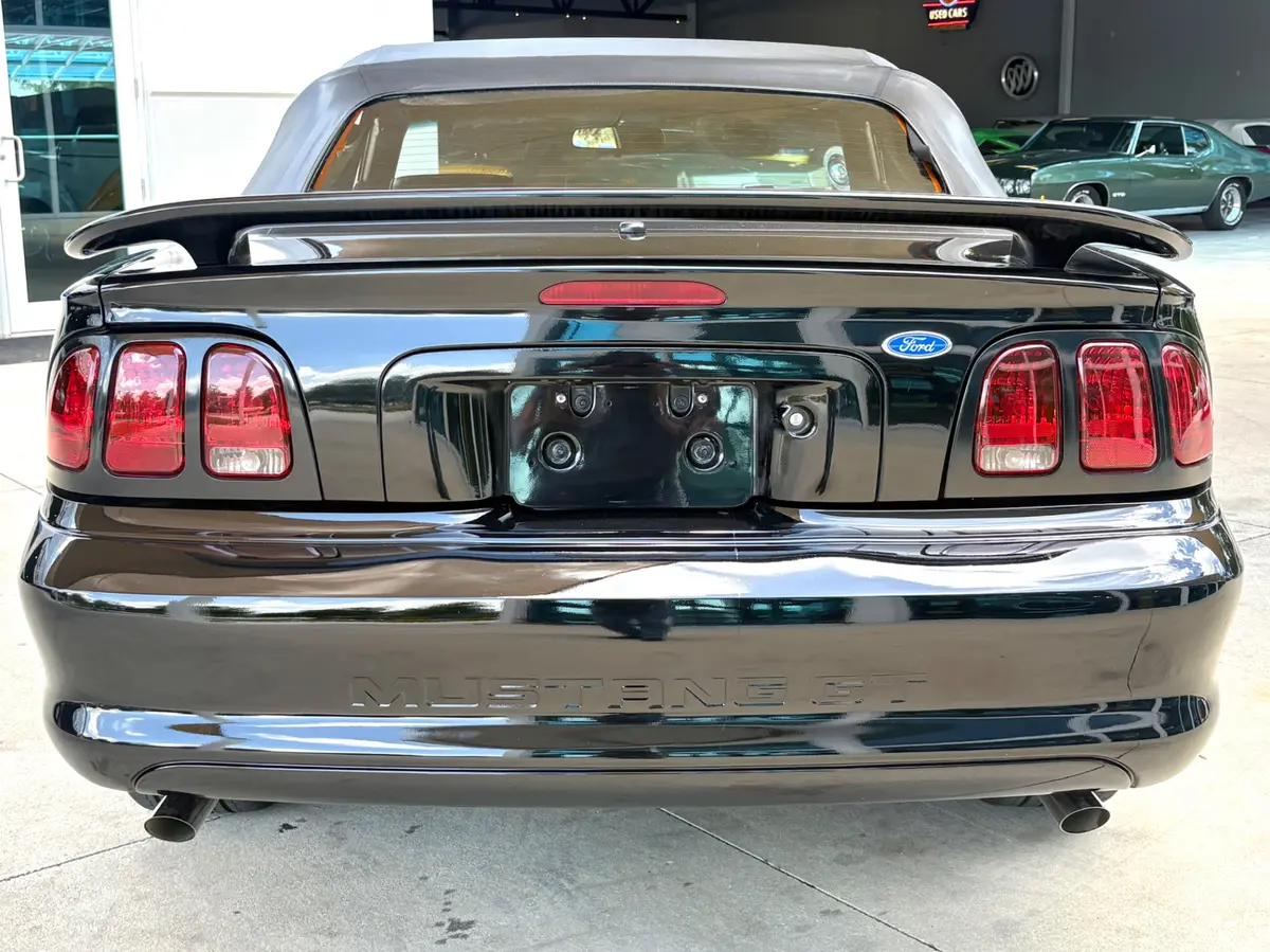 Vehicle photo 23