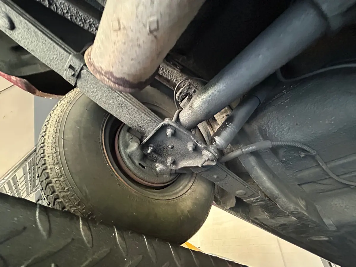 Vehicle photo 26