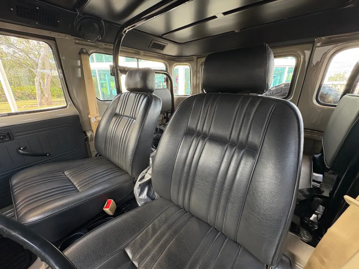 Vehicle photo 33