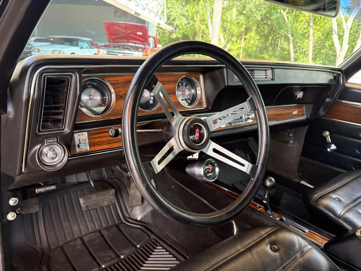 Vehicle photo 37