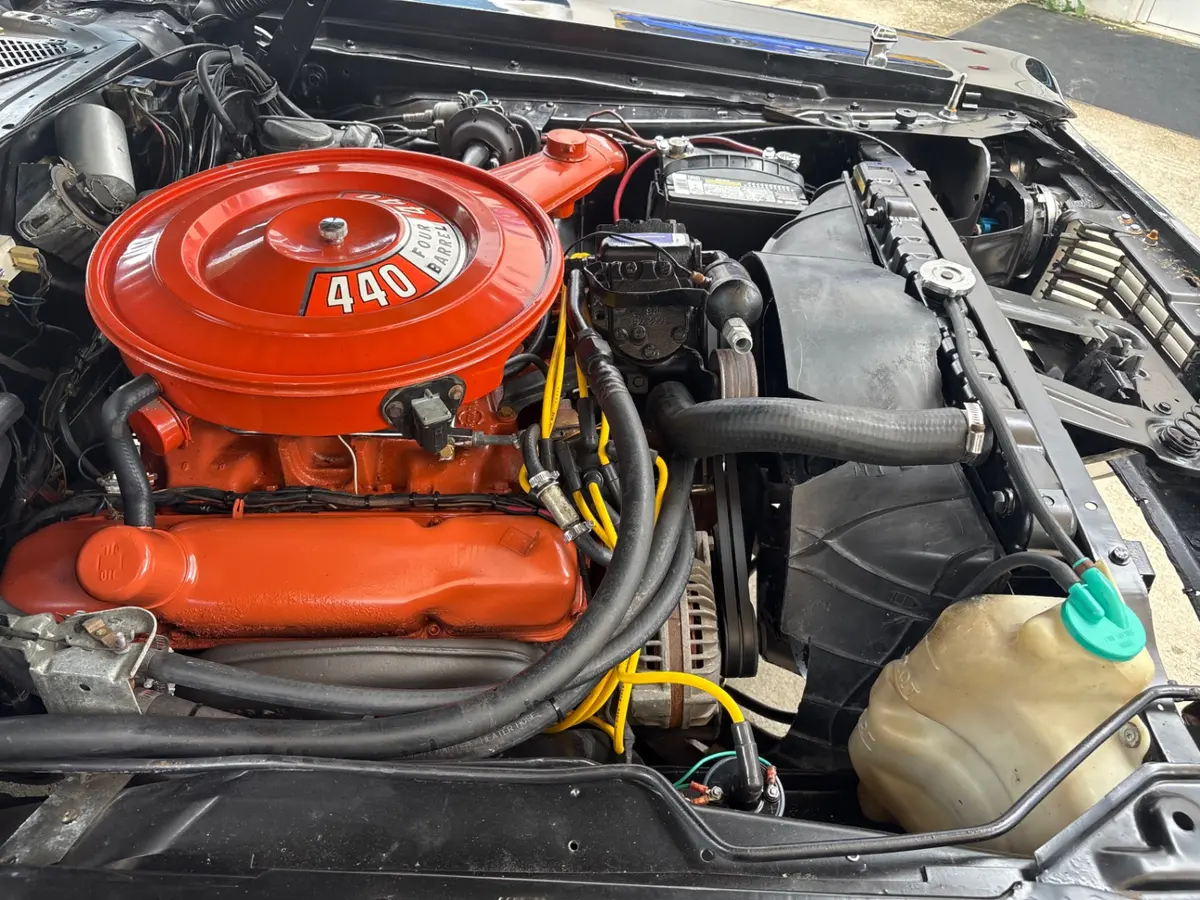 Vehicle photo 24
