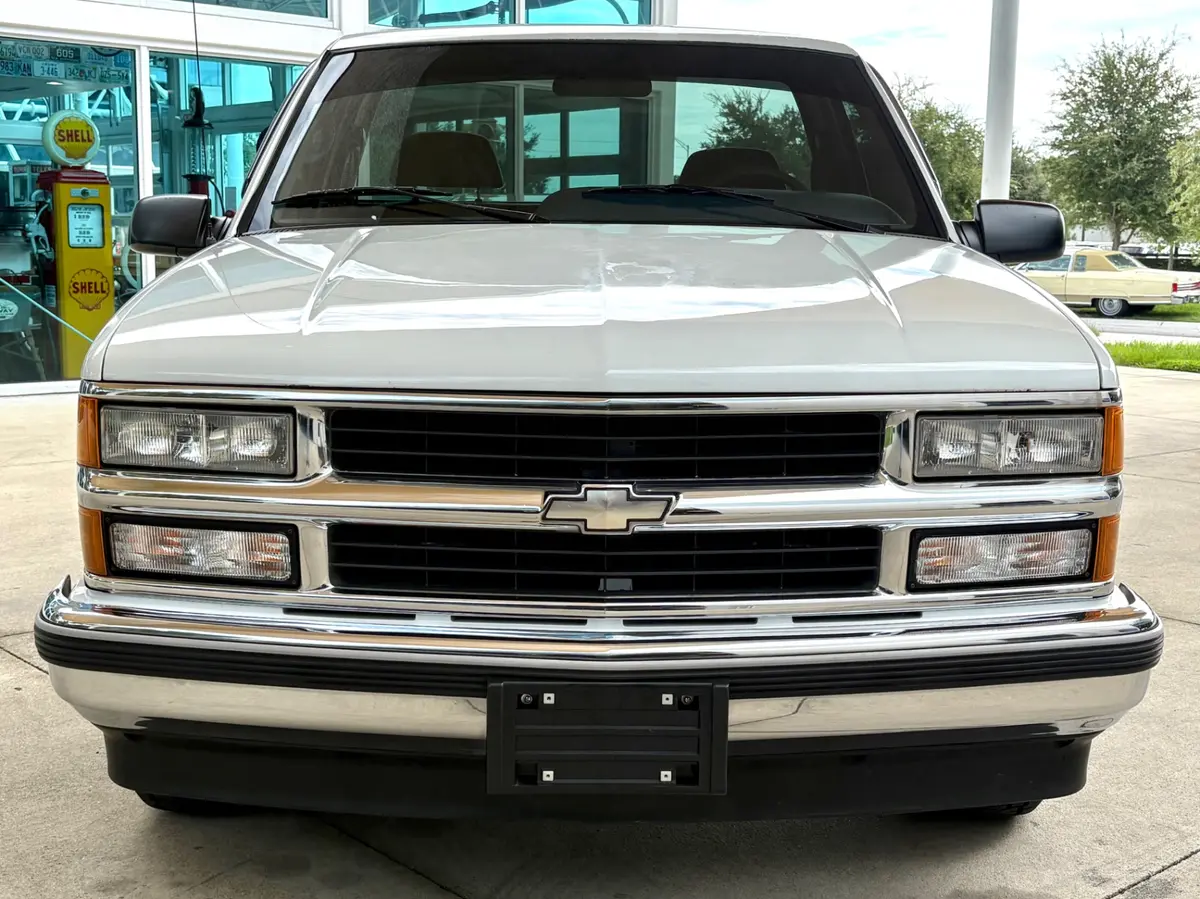 Vehicle photo 2
