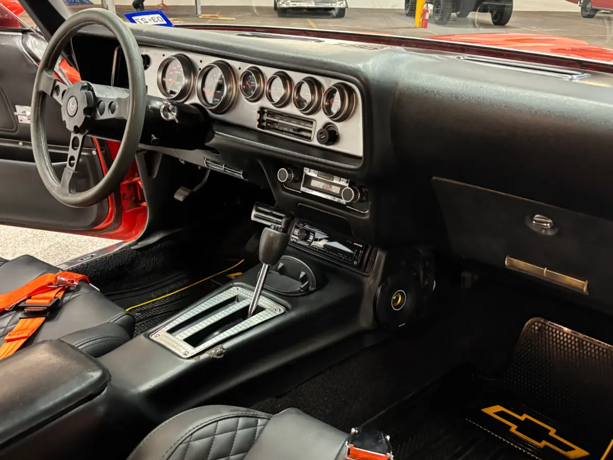 Vehicle photo 29