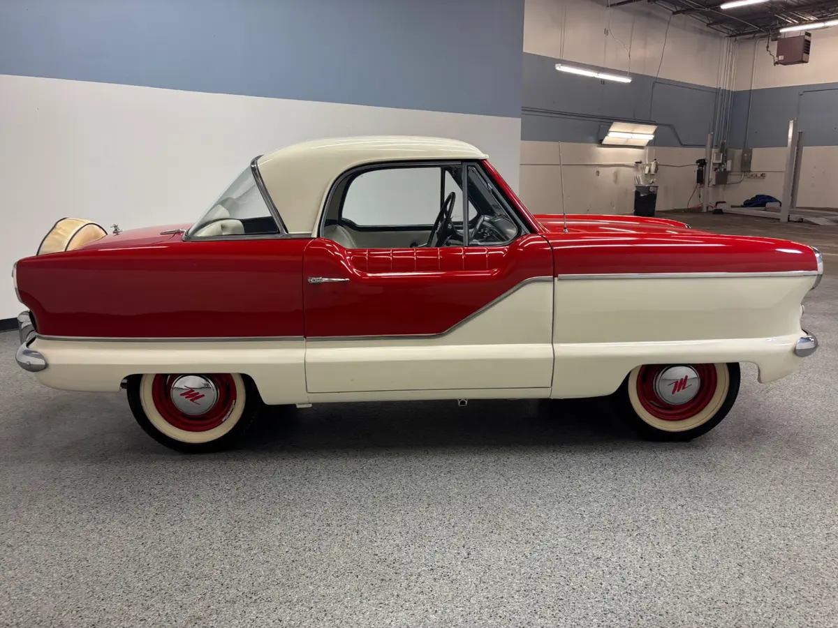 Vehicle photo 8