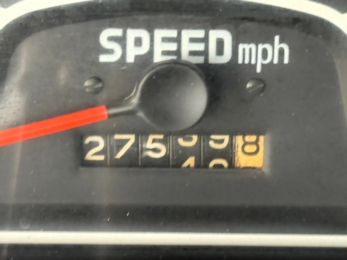 Vehicle photo 23