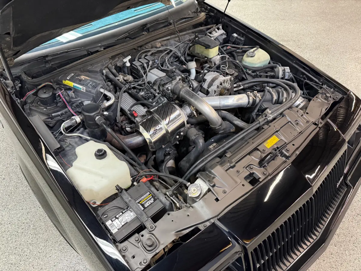 Vehicle photo 14