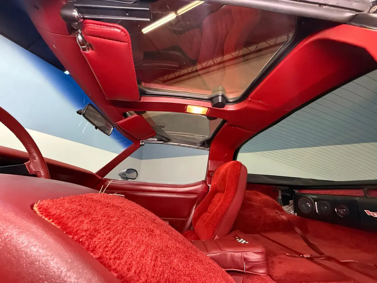 Vehicle photo 30