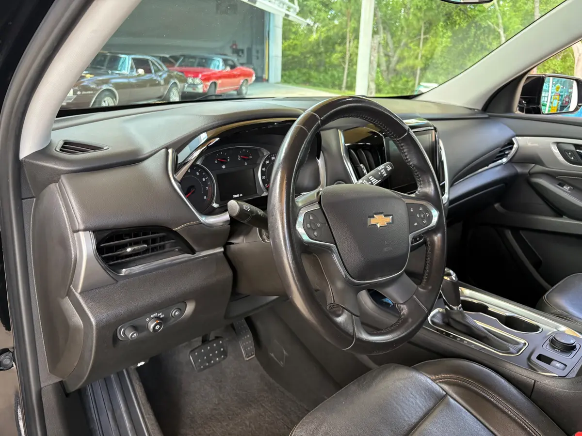 Vehicle photo 30