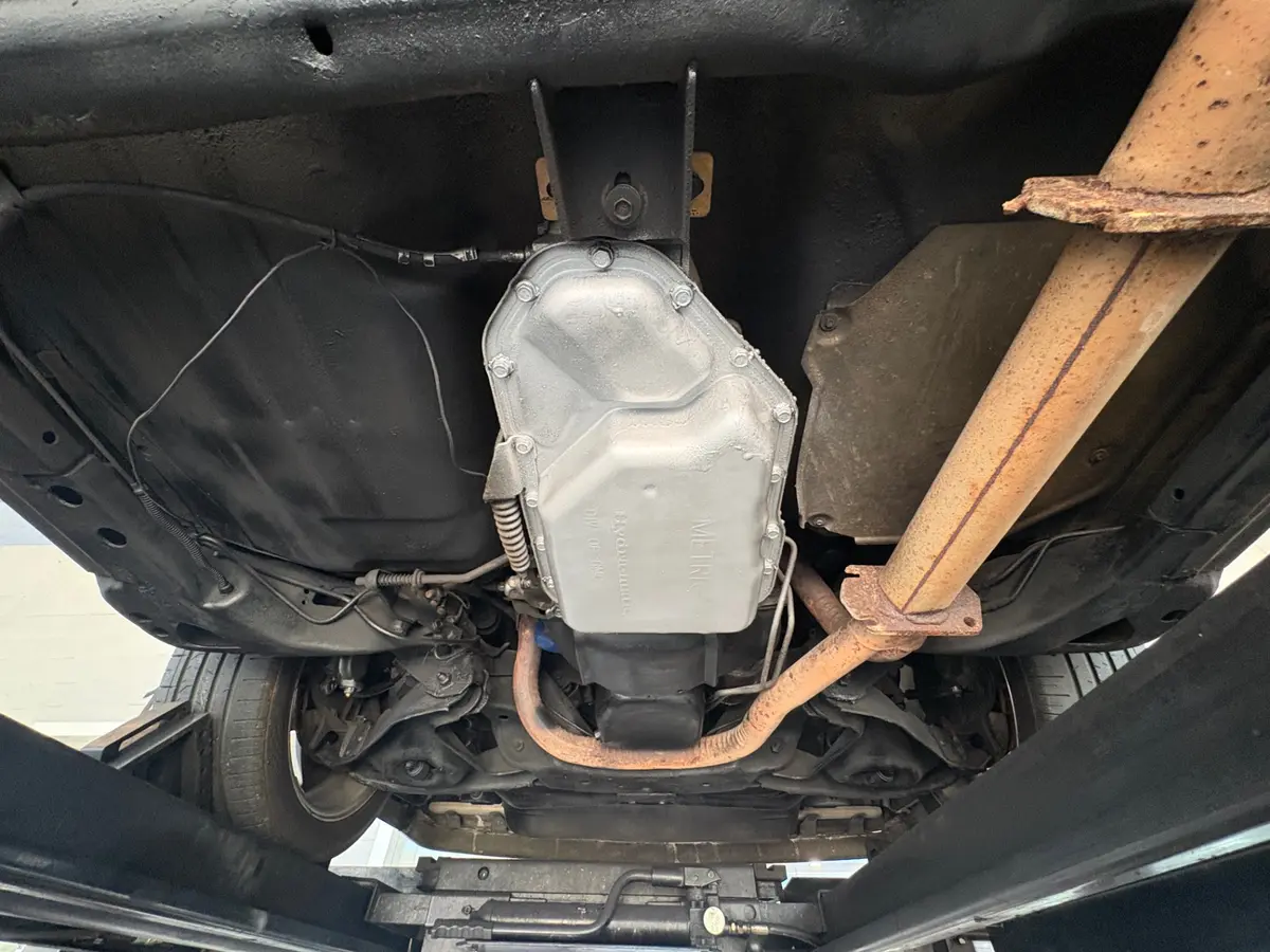 Vehicle photo 46