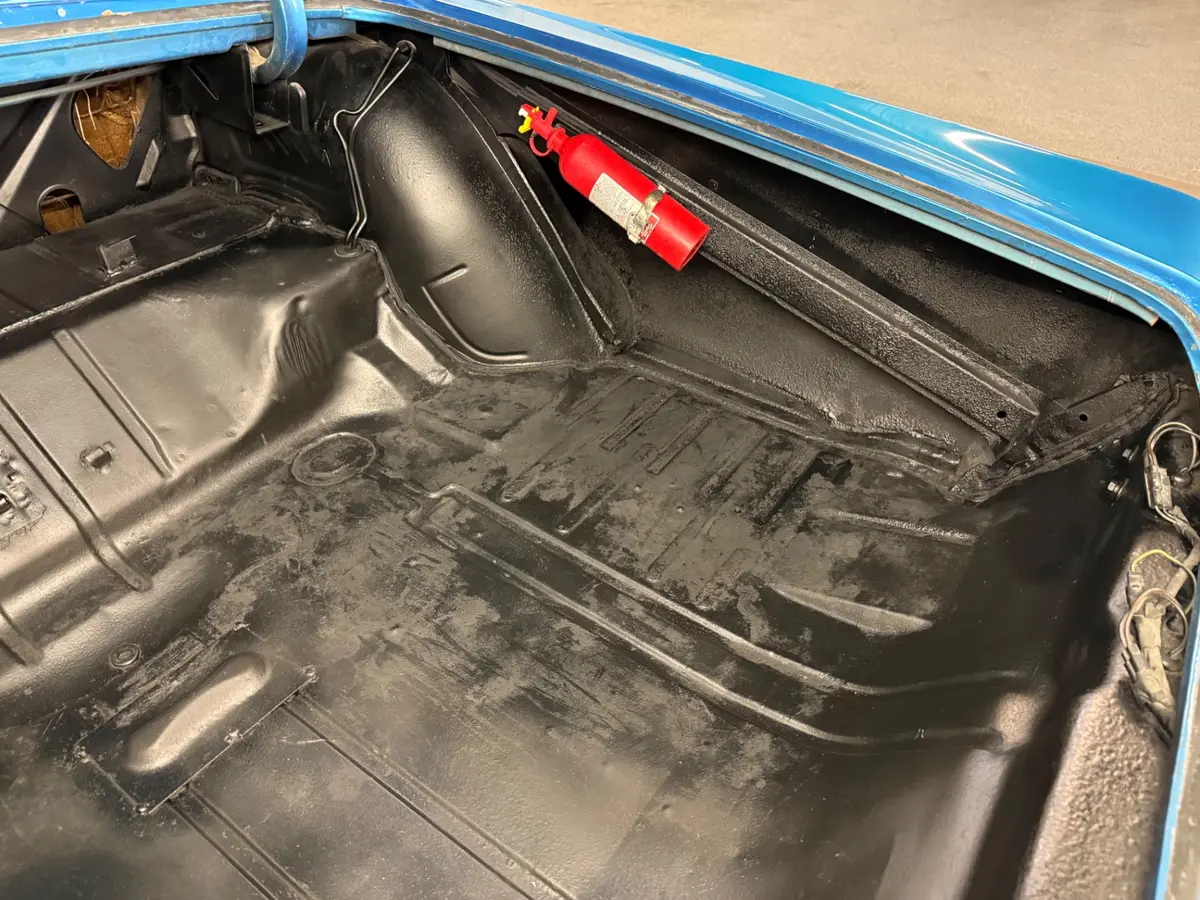 Vehicle photo 29