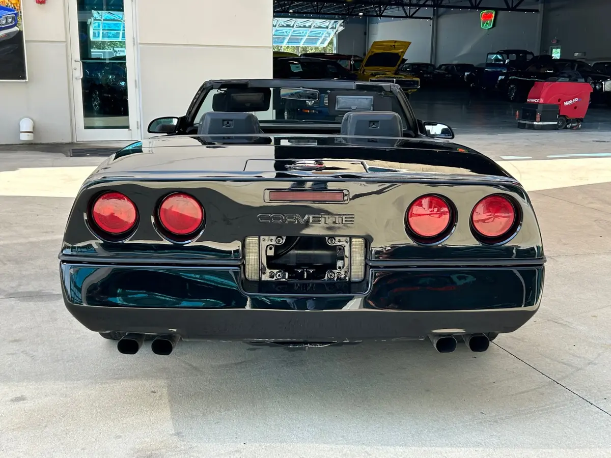 Vehicle photo 6