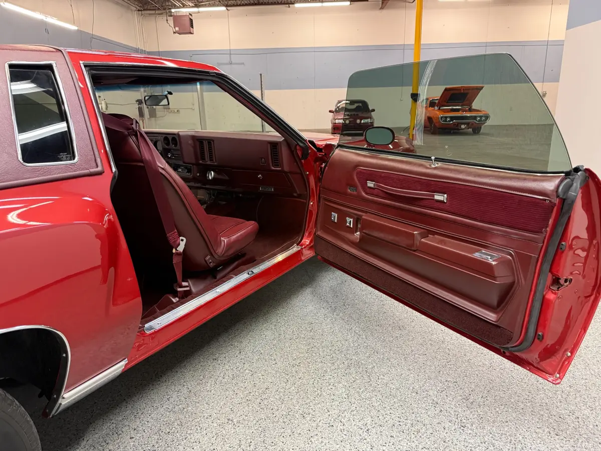 Vehicle photo 38