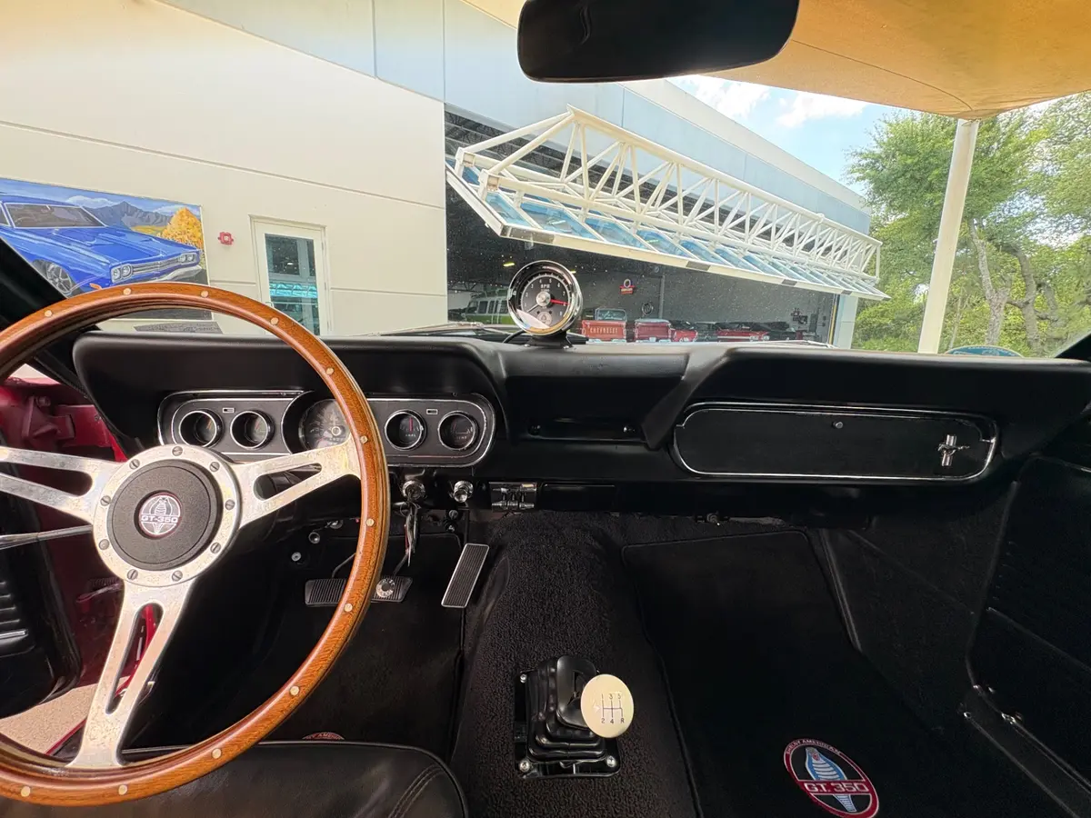 Vehicle photo 37
