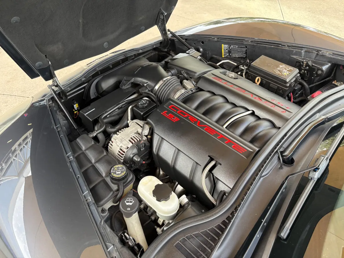 Vehicle photo 33