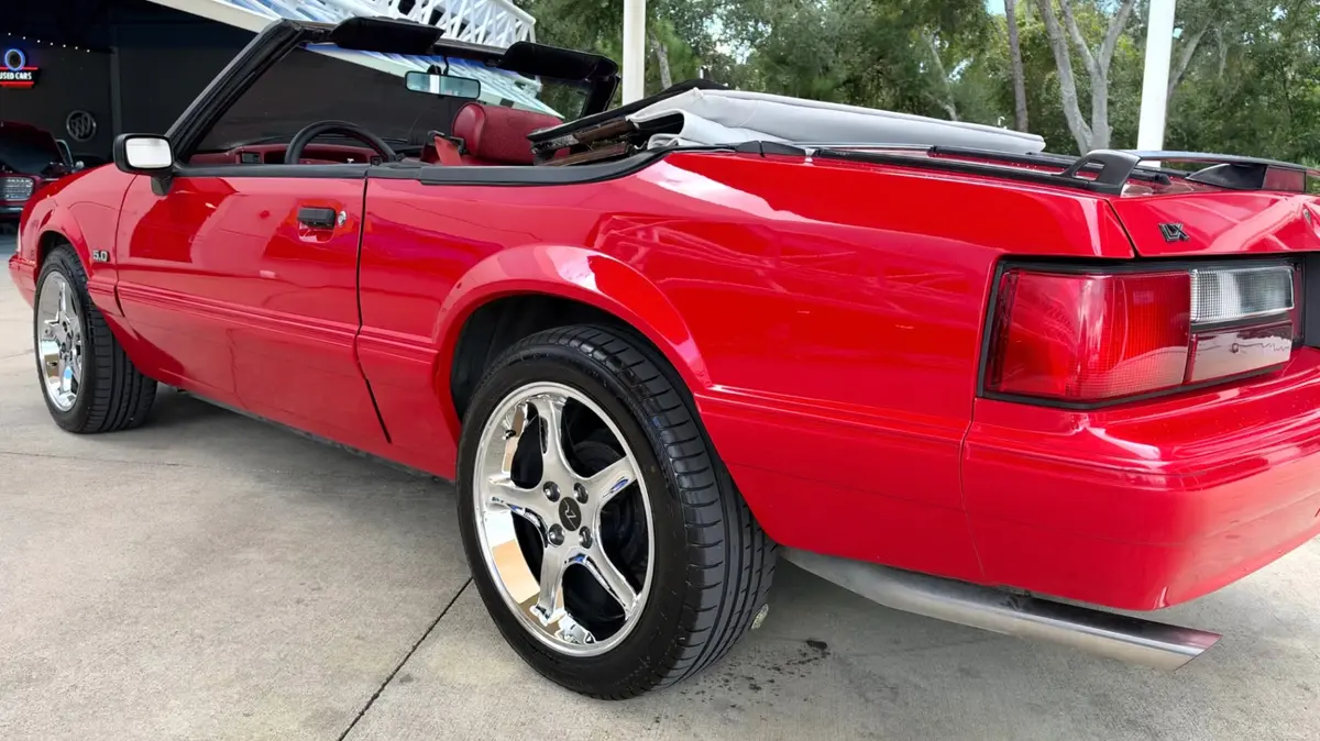 Vehicle photo 15