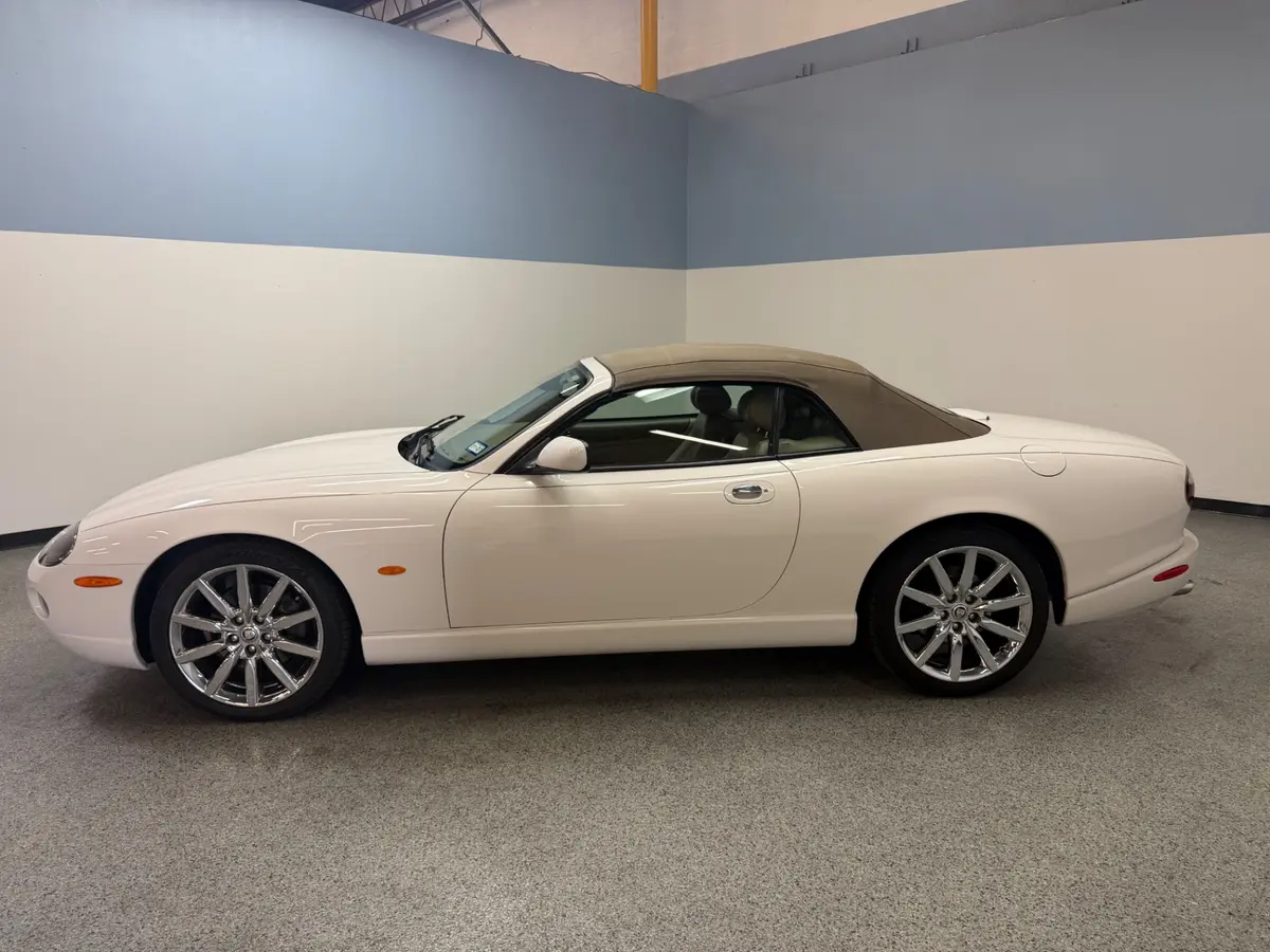 Vehicle photo 4