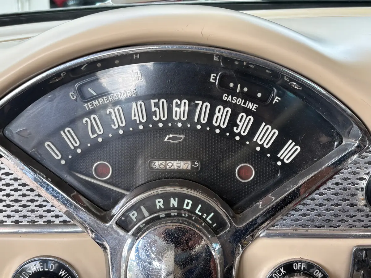 Vehicle photo 34