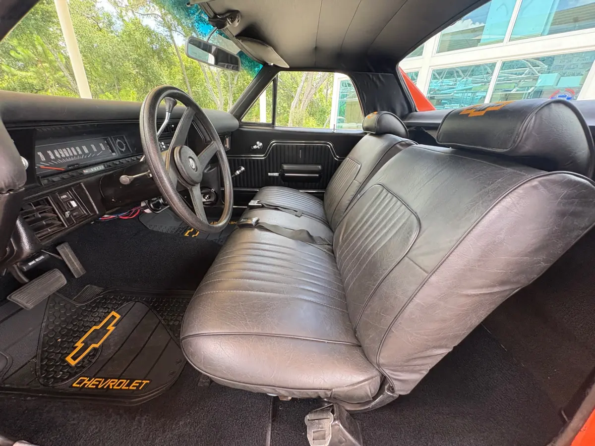 Vehicle photo 33