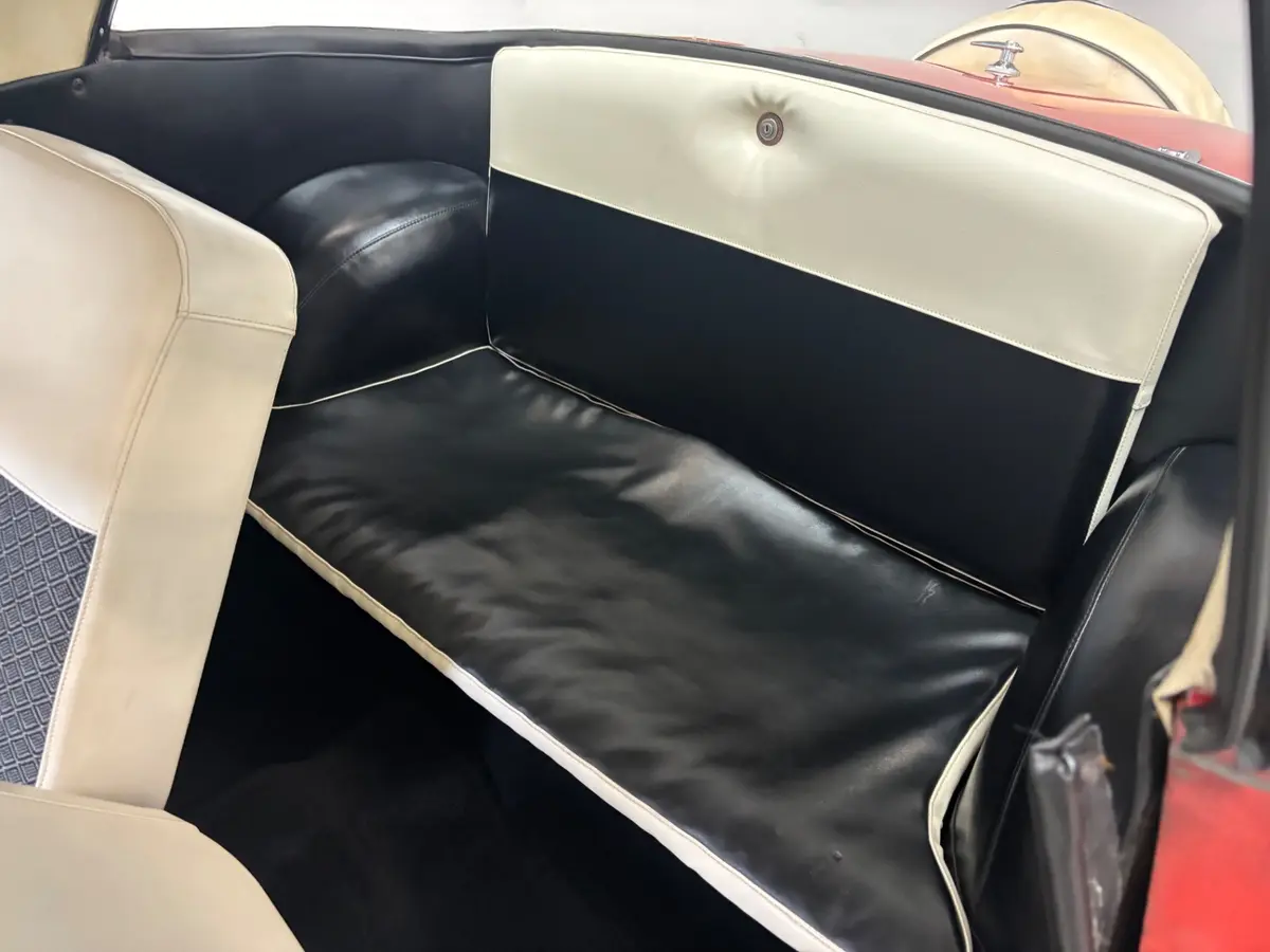 Vehicle photo 20