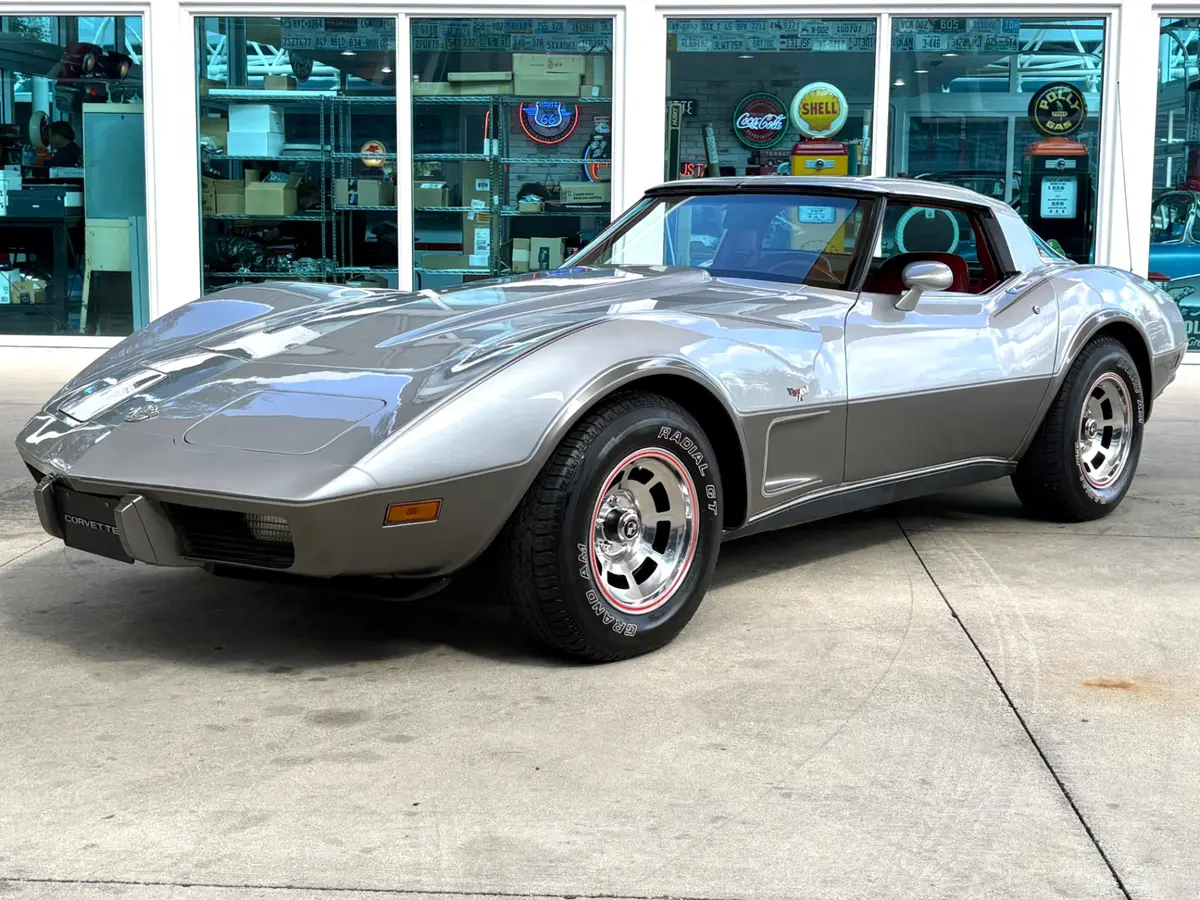 Vehicle photo 11