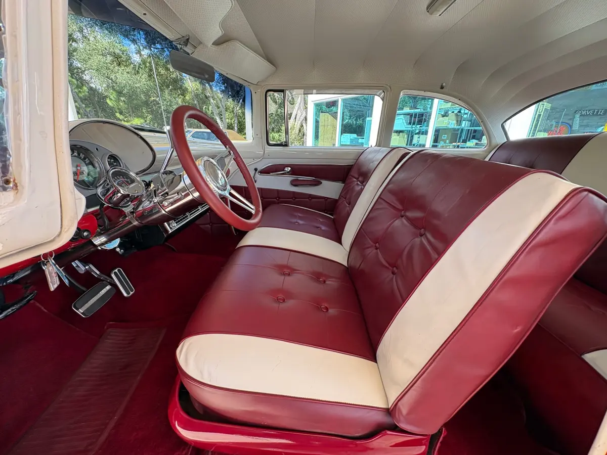 Vehicle photo 32