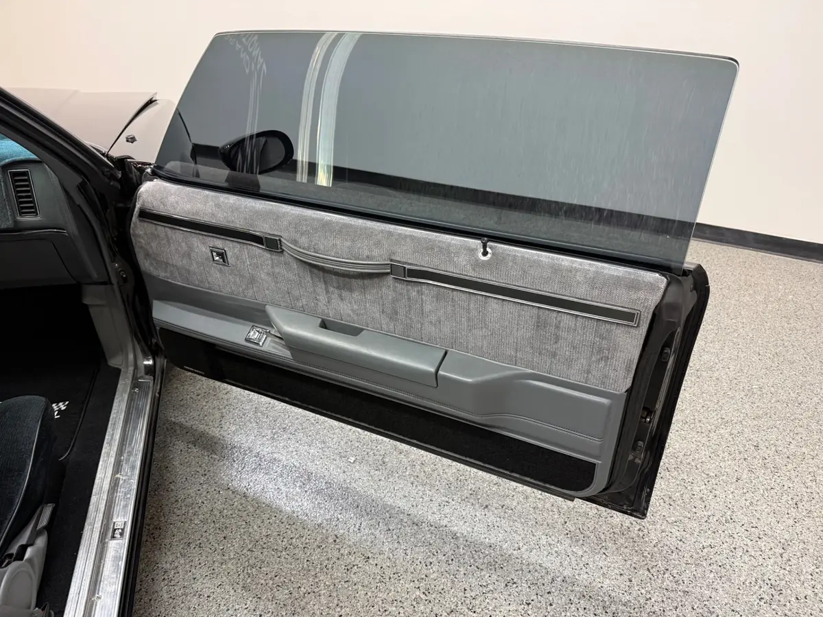 Vehicle photo 27