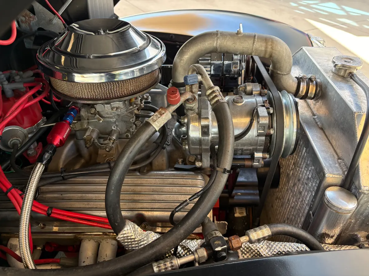 Vehicle photo 25