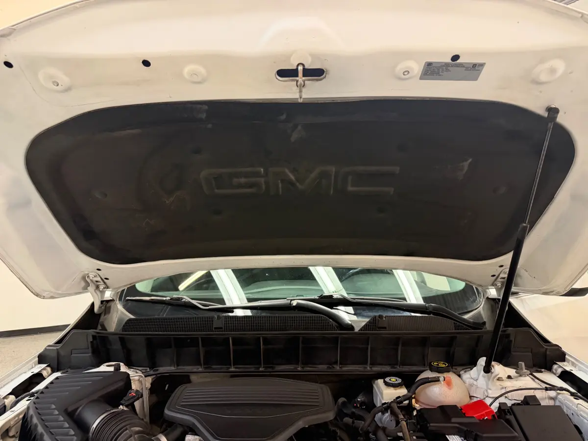 Vehicle photo 23