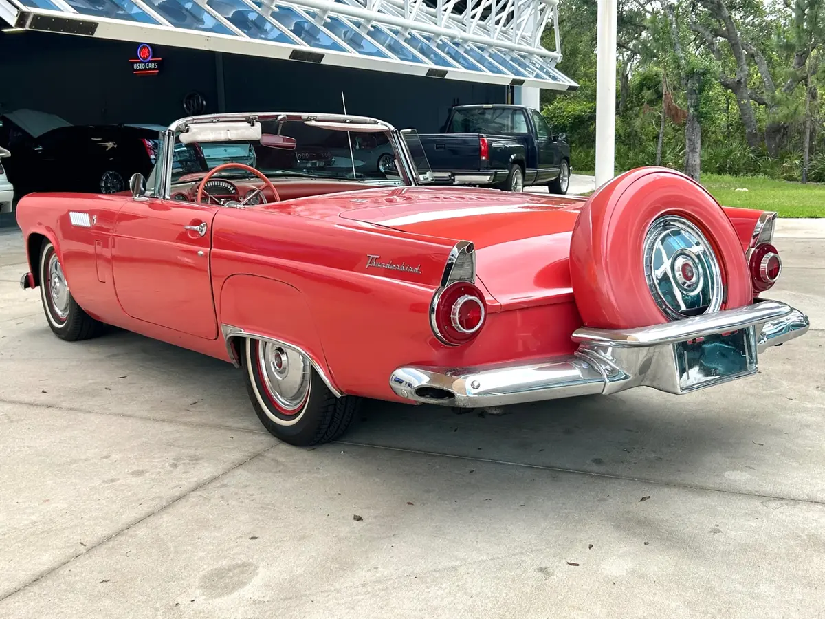 Vehicle photo 7