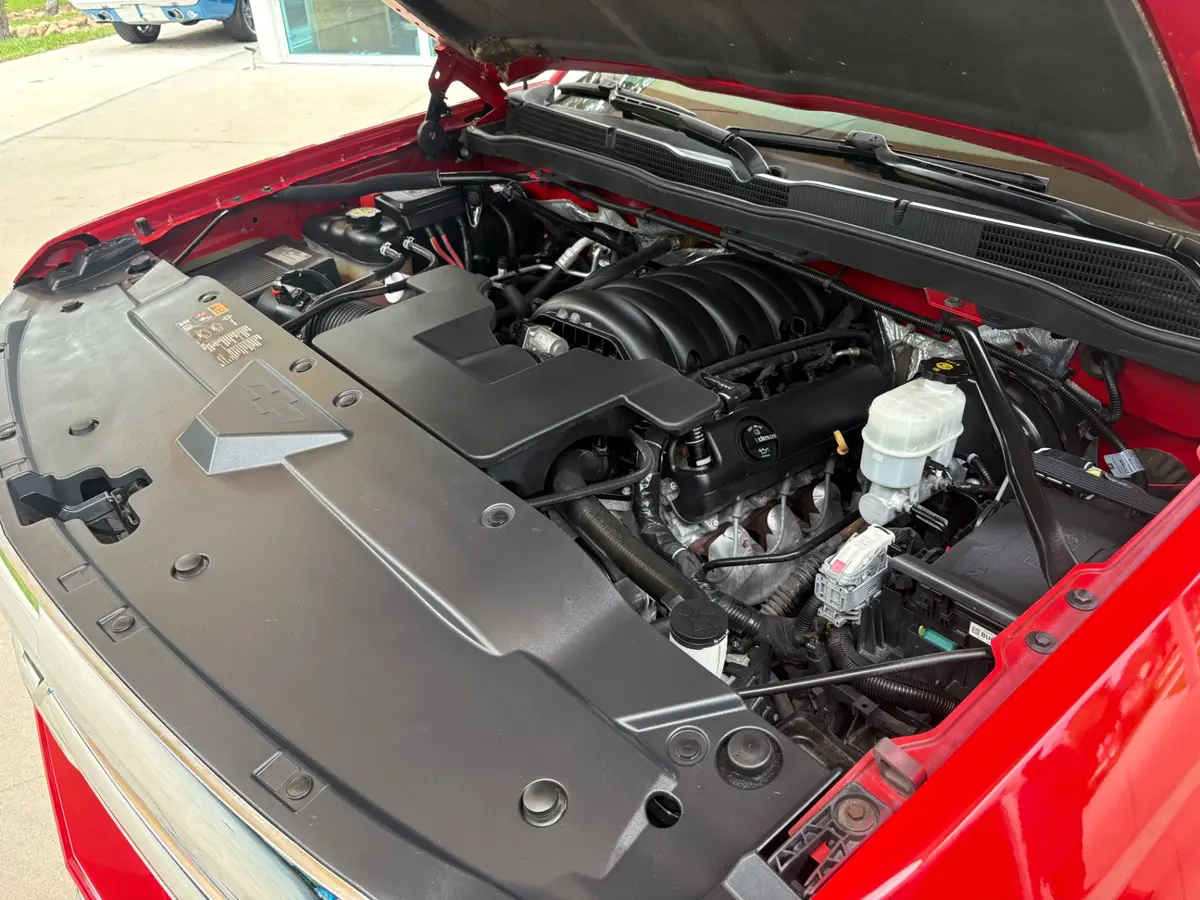 Vehicle photo 28