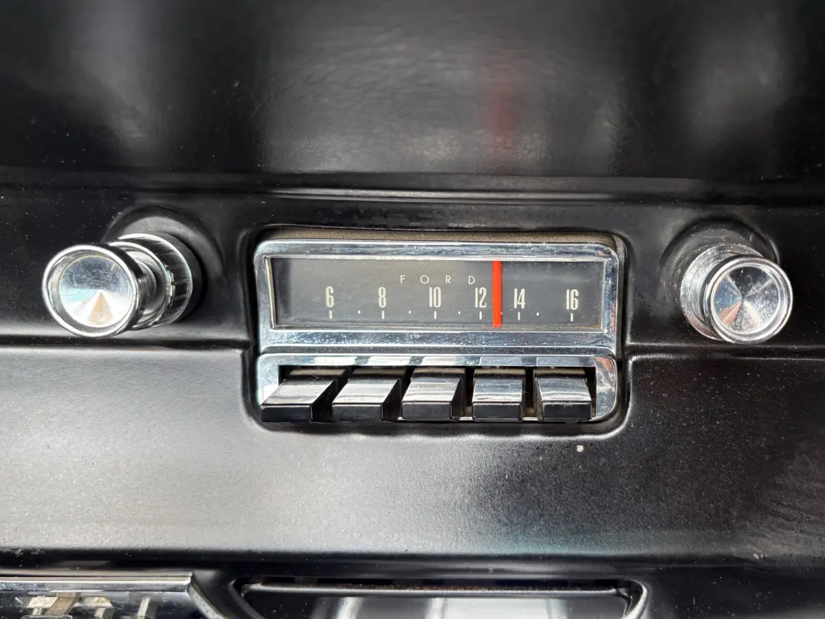 Vehicle photo 44