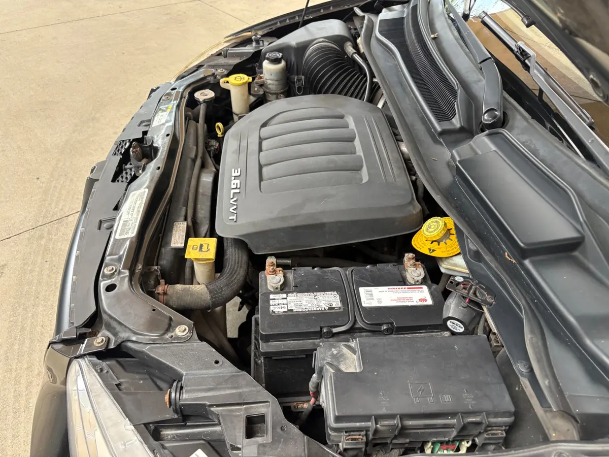 Vehicle photo 28