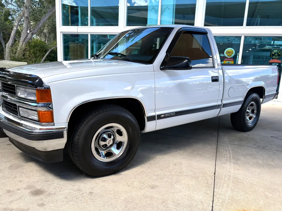 Vehicle photo 12