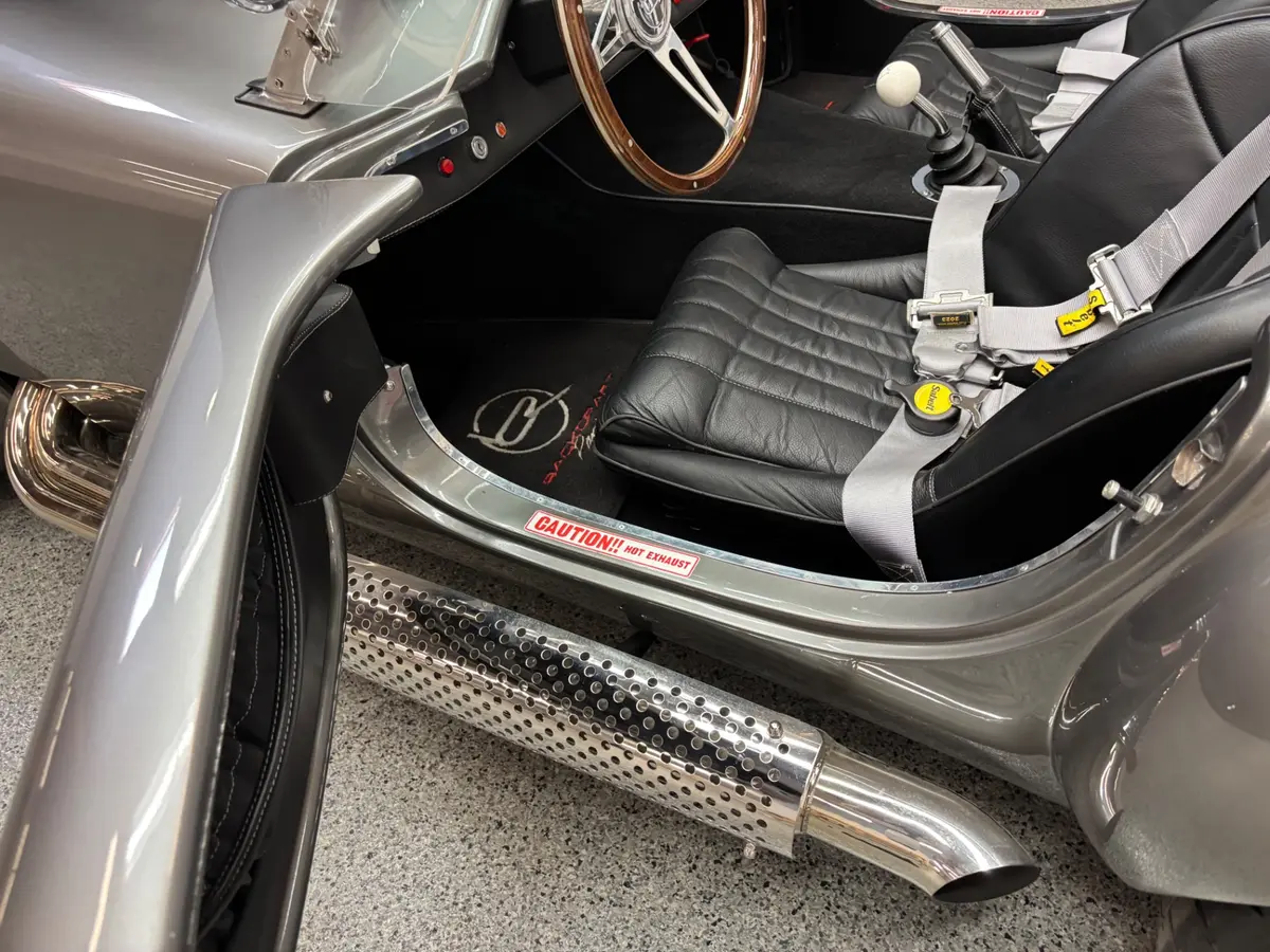 Vehicle photo 33