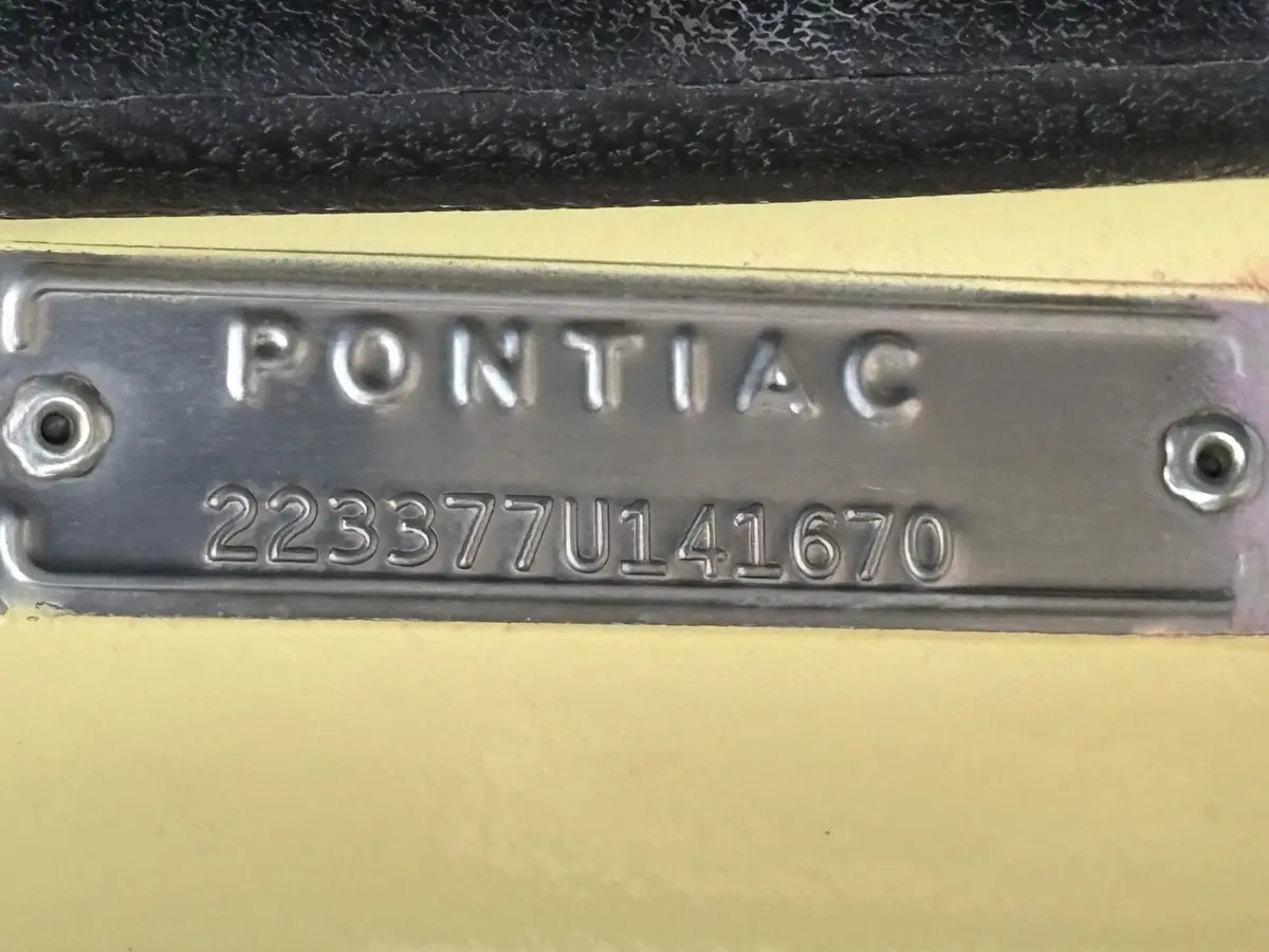 Vehicle photo 23