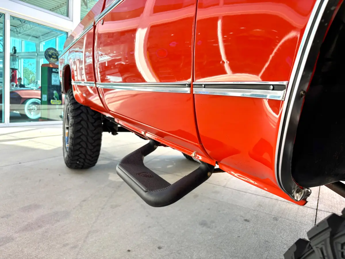 Vehicle photo 19