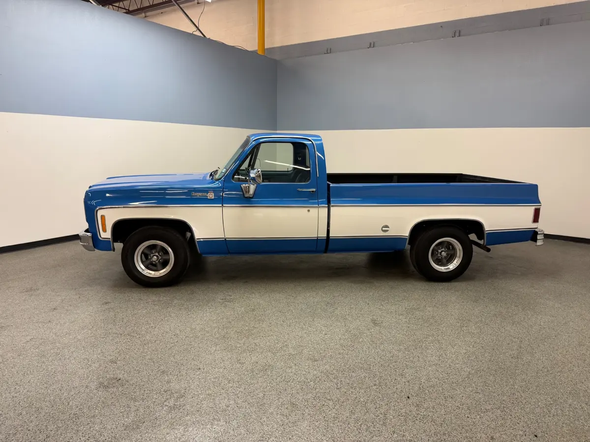 Vehicle photo 3