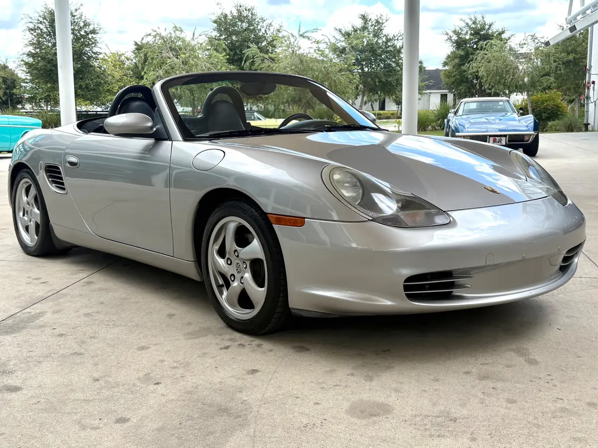 Vehicle photo 4